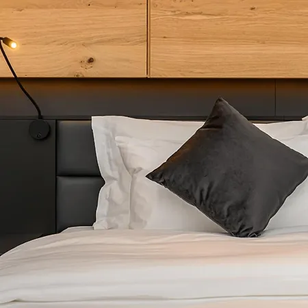 B The Hotel 4*