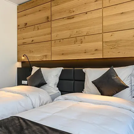 B The Hotel Sfantu Gheorghe (Covasna)