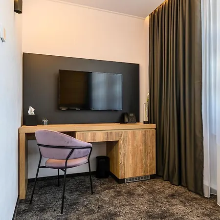 B The Hotel Sfantu Gheorghe (Covasna)