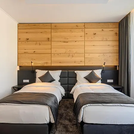 B The Hotel Sfantu Gheorghe (Covasna)