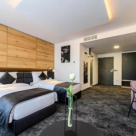 Hotel B The 4*
